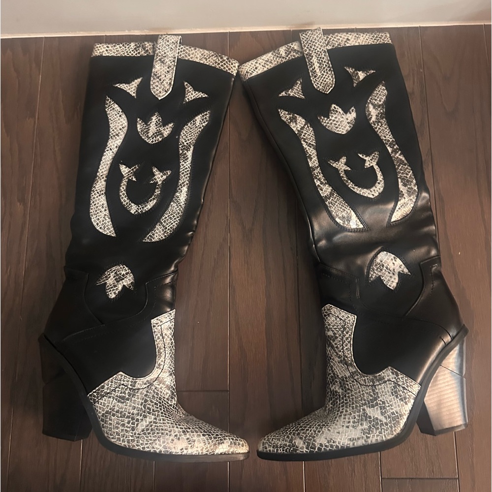 Silver/chrome and black heeled snake skin cowboy boots